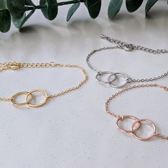 Interlocking Ring Bracelet - Picture 3 of 5